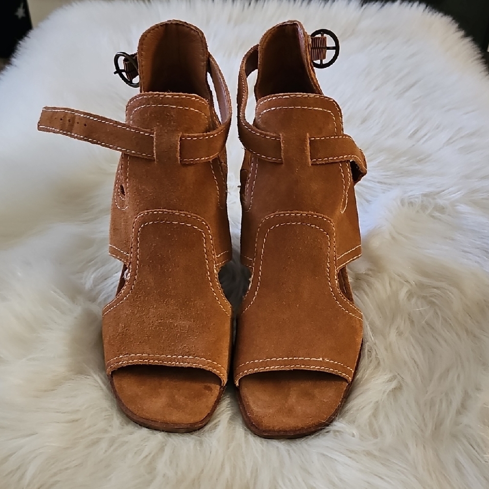 Lucky Brand Tan Heeled Boots